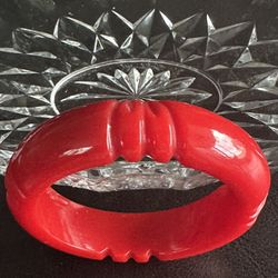 MCM Cherry Red Lucite Carved Ridged Large Bangle 1950s.