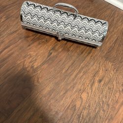Wine Purse or Purse, Specifically To Hold And Carry Wine