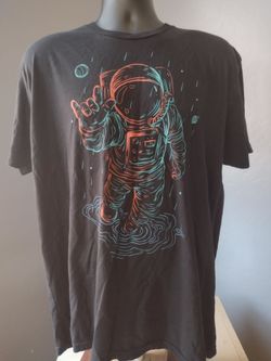INTO THE AM XL Astronaut Graphic T-shirt