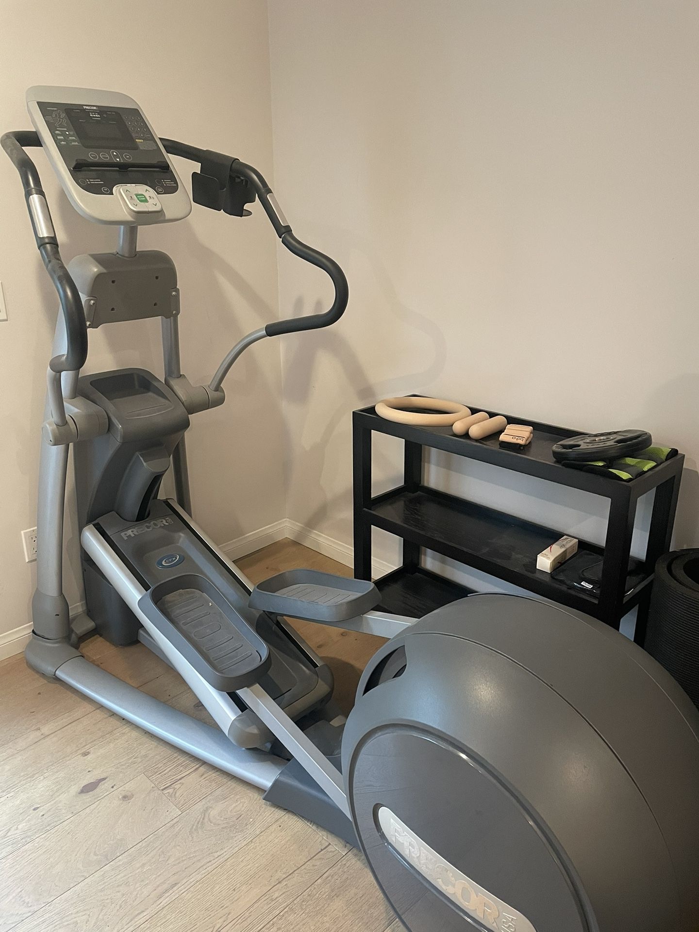 PRECOR EFX 546i Commercial Series Elliptical Machine