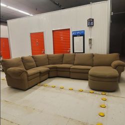 Large Used Sectional Pullout Bed Couch With Ottoman *DELIVERY AVAILABLE*🛻