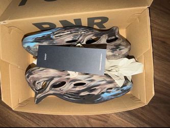 yeezy foam rnr