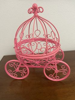 Hot Pink Carriage Centerpiece + Tulle For Events