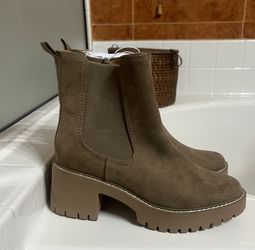 New! Woman’s Light Brown Boots
