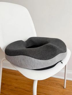 Ergonomic Donut Seat Cushion - Memory Foam - 2 Colors Available - Good Condition