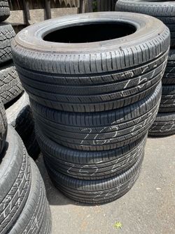 265/60R18 Michelin premier 265/60/18 set of 4 matching used tires in great condition 250$ for 4 tires plus tax. Mount available but not included. Whee