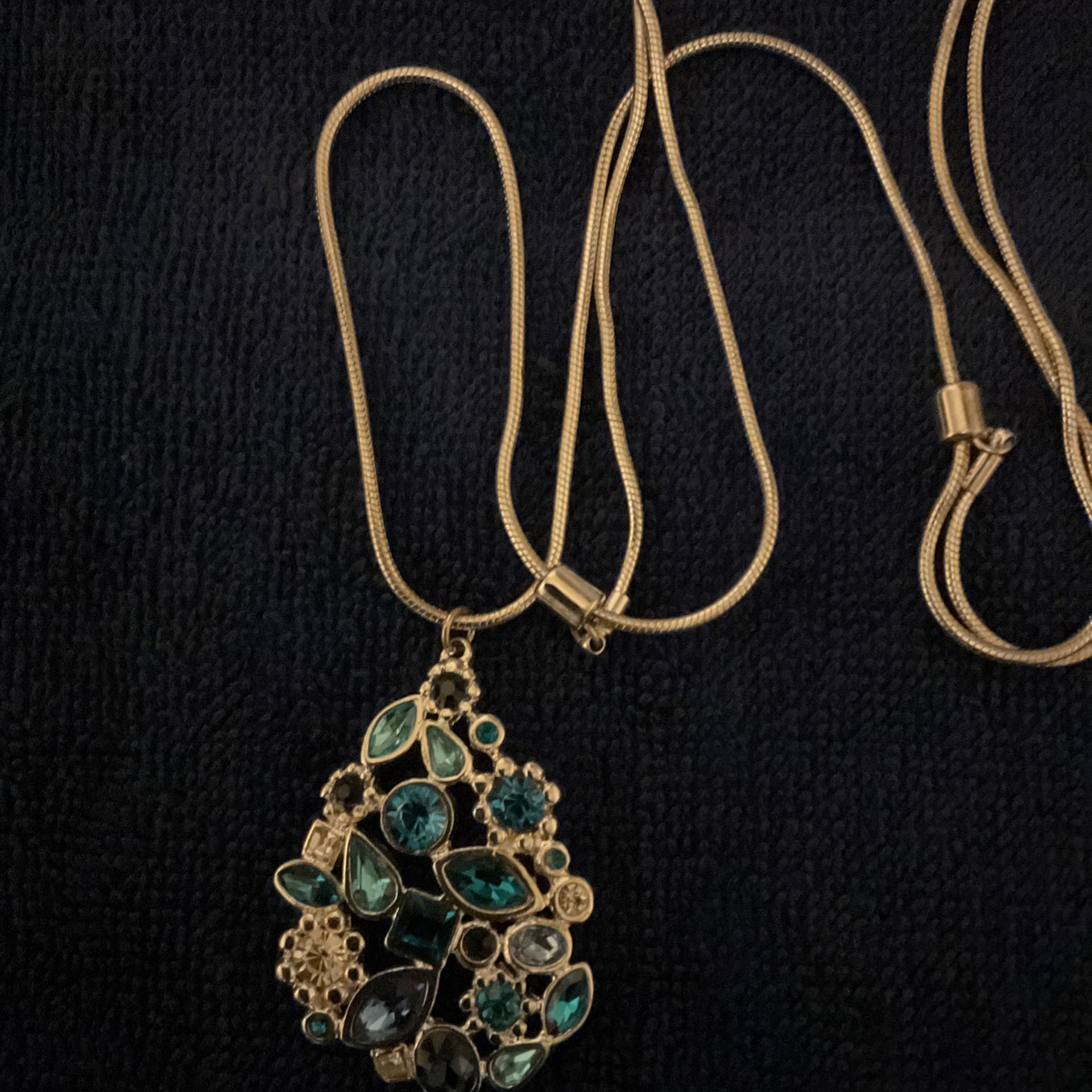 18” SilverTone Adjustable Necklace And Pendant With Rhinestones