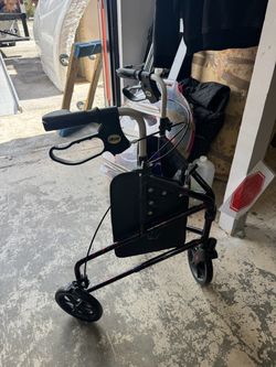 Drive Medical 3-Wheel Rollator Walker