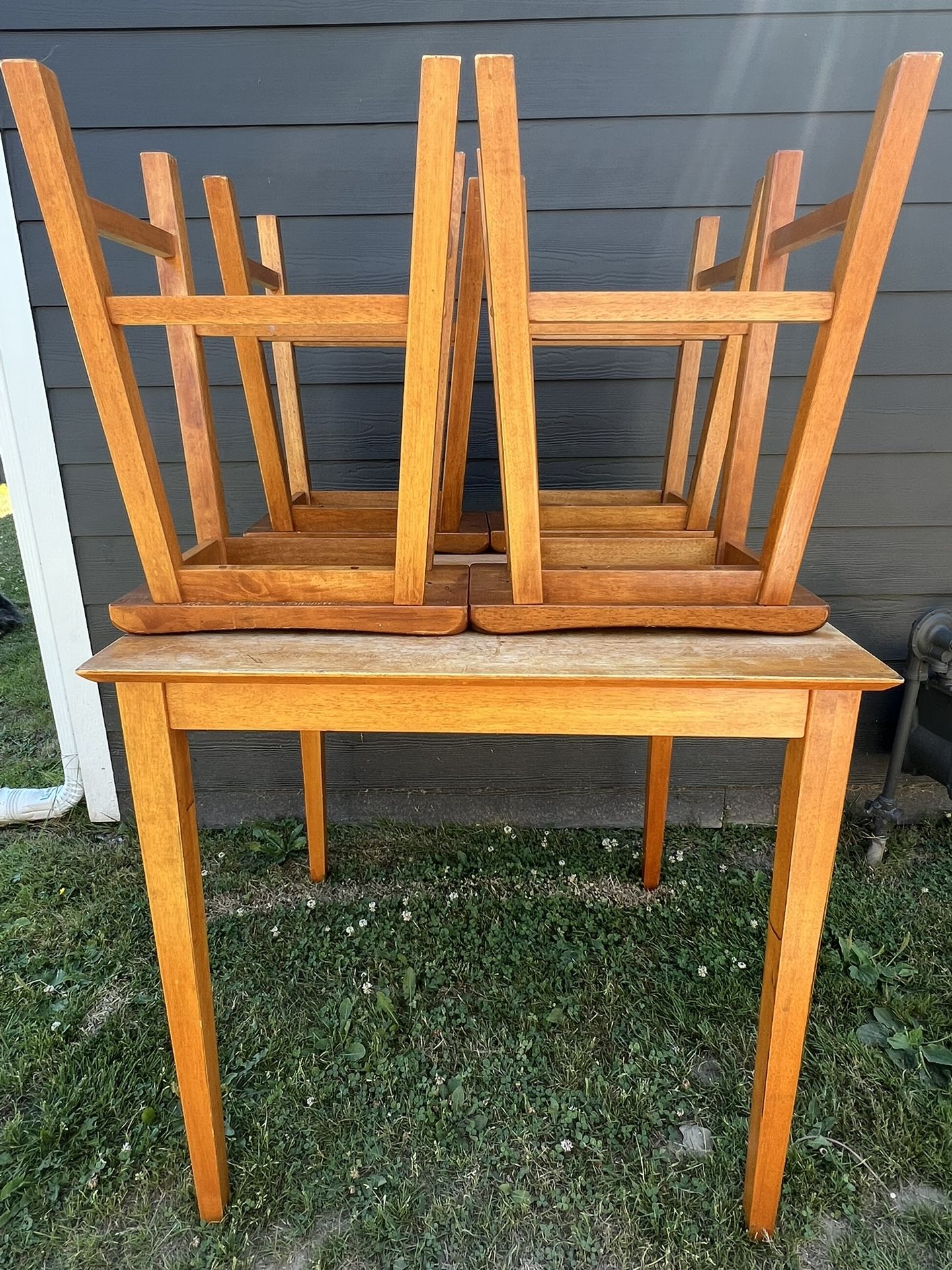 Pub Table With 4 Stools