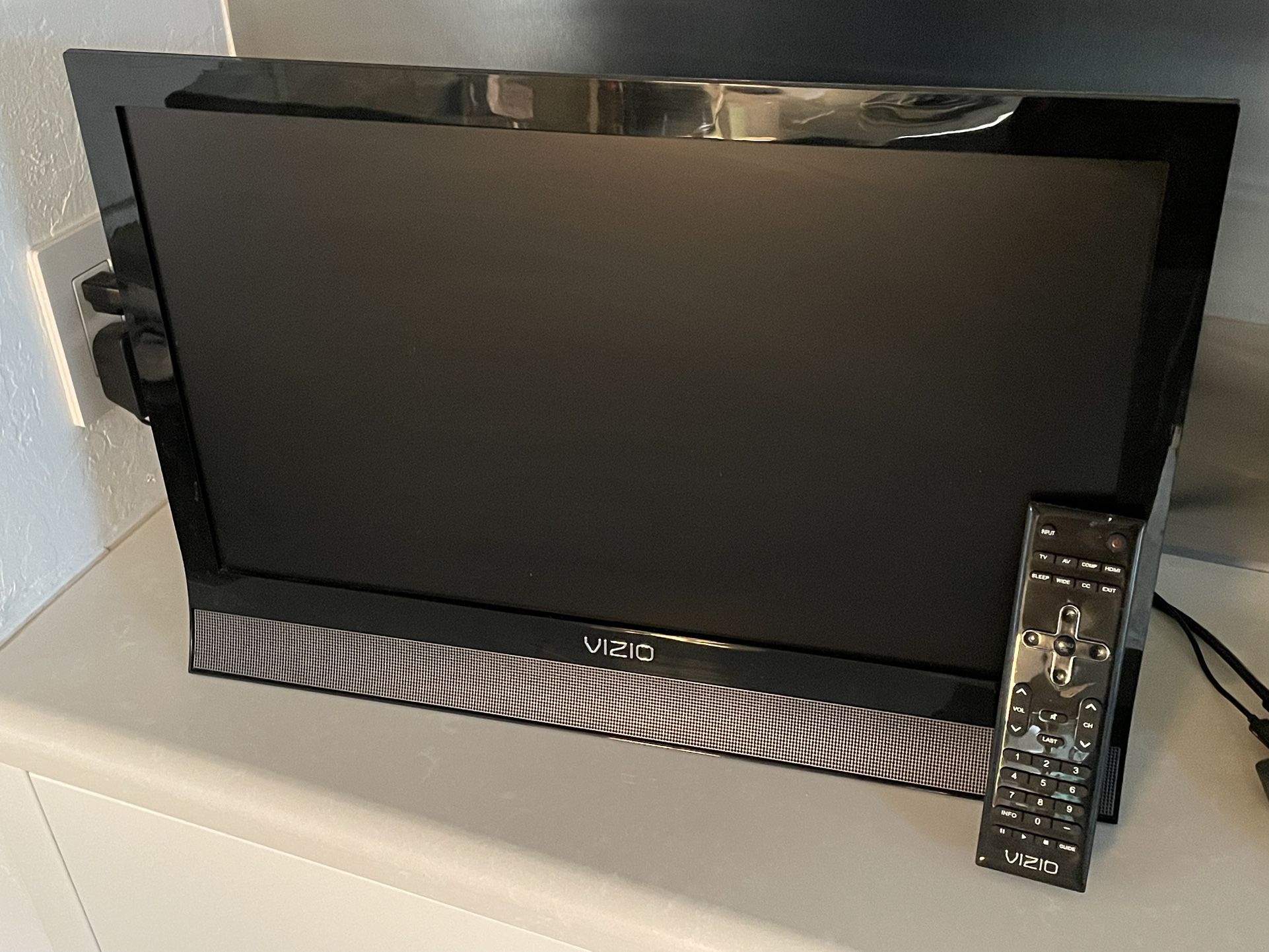 VIZIO 19" Class LED-LCD TV