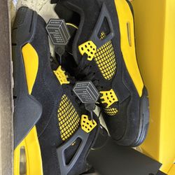 Jordan 4’s Thunder 