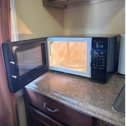 Microwave (Gently Used)