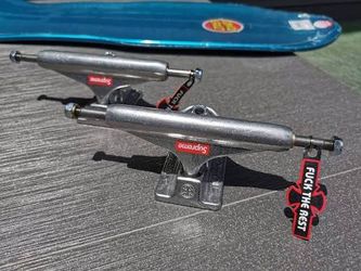Supreme Independent trucks sz129