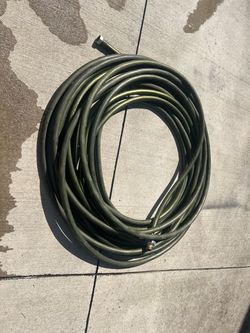 100 ftHeavy duty garden hose in excellent condition
