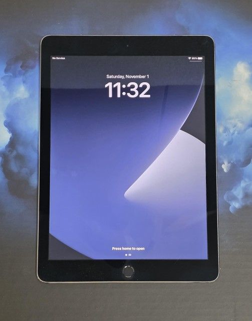 Like-New! Apple iPad Pro 9.7" (128GB) Wi-Fi + Cellular 4G Unlocked – Space Gray + Apple Charger
