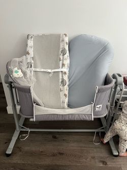 Baby bassinet, changing mat, baby sleeping pillow