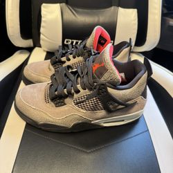 Jordan 4 