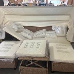 Newly Assembled  4 Piece Outdoor Sectional Sofa Set Patio UV-Proof Resin Wicker Sofa Set Off White