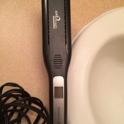 Remington Wet 2 Straight flat iron - used once.