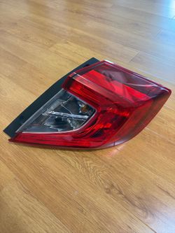 2016 Honda Civic Passenger Side (RH) Rear Taillight – Minor Chip