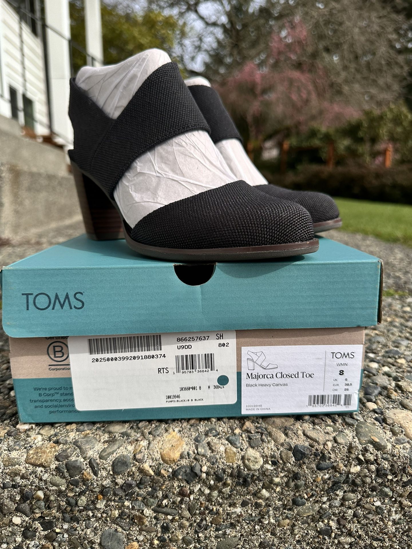 Toms Majorca Closed Toe Shoes 8.5