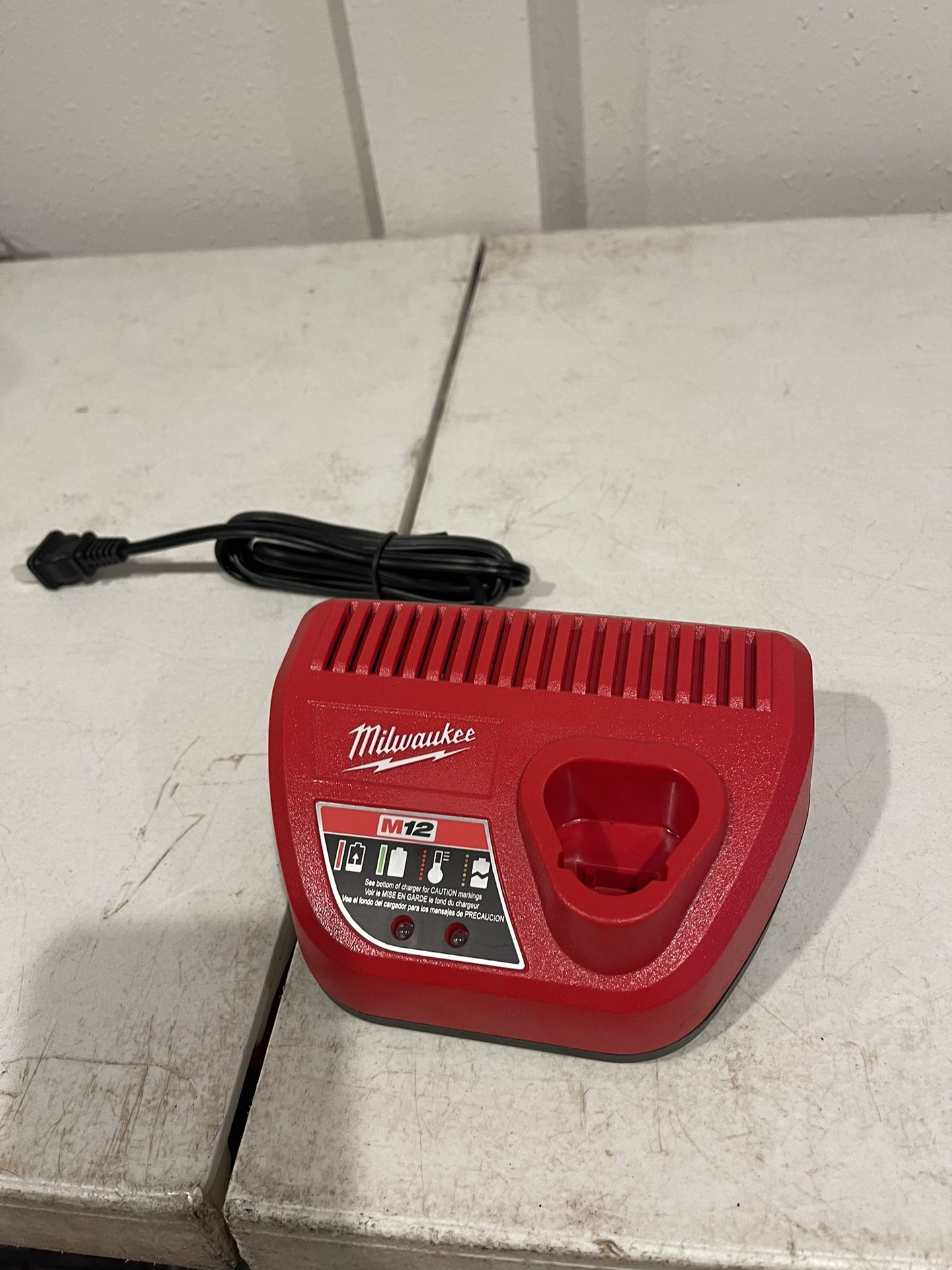 Milwaukee M12 Charger