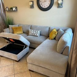Super Comfortable Beige Sectional Couch From COSTCO LIKE NEW!!