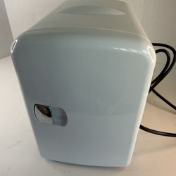 Portable 4L Mini Fridge / Skincare Cooler - White Working