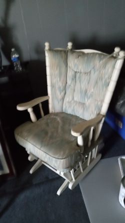 Classic Rocking Chair 