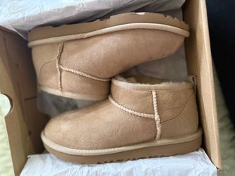 Ultra mini UGG