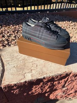 size 9 1/2 Burberry