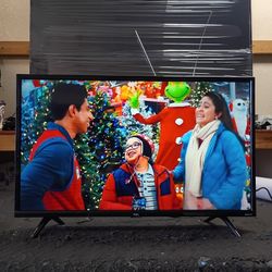 32 Inch Roku TCL Smart Really Nice Tv Comes With Remote Control Shows Great Picture Works Perfect Guaranteed 