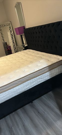 MOVING LAST DAY PICK UP SUNDAY  King Mattress