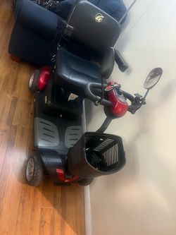 Mobility scooter used like new we bought it in 2025