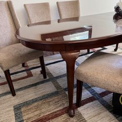 84in  Oval Queen Anne Style Cherry wood dining table + 6 Chairs - Good Condition