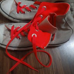 Converse Size 6.5 Women. Like New