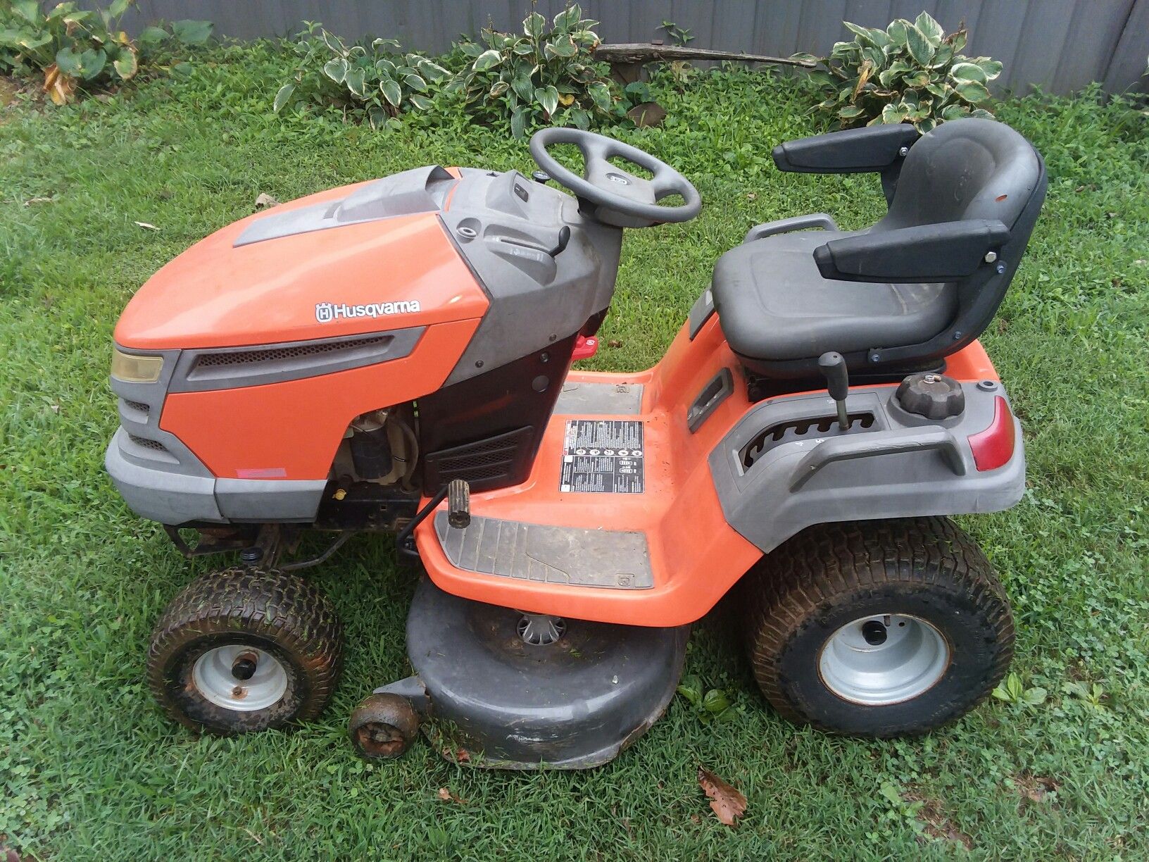 Husqvarna yth20f42t riding mower