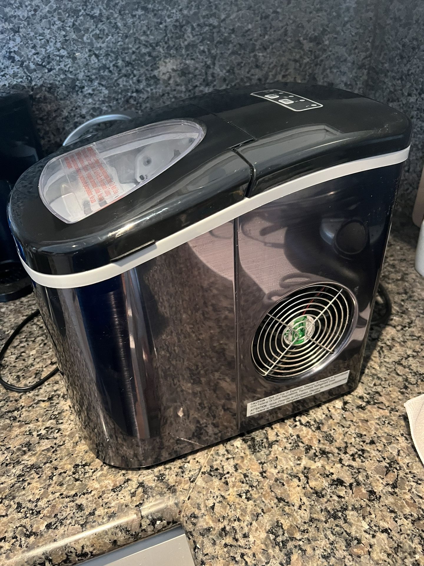 Frigidaire Portable Self Cleaning Ice Maker for Sale in Oceanside, CA