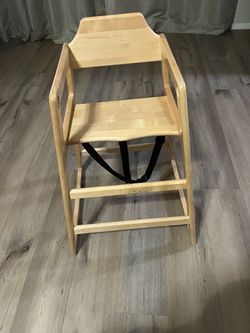 Wooden Restaurant High Chair with Safety Strap