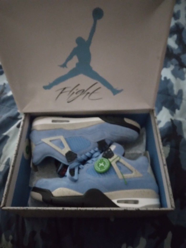 Jordan 4 SE University Blue