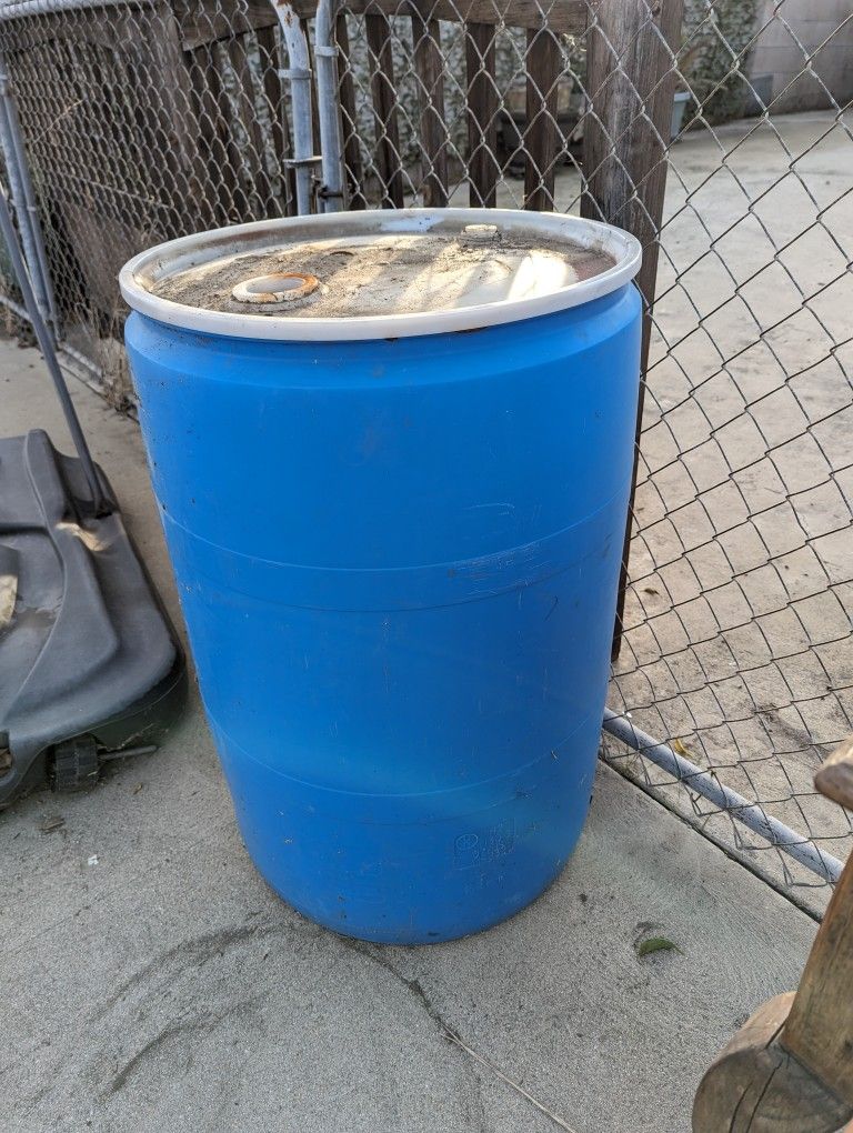 Plastic 55 Gallon Drum Container 15!! for Sale in Pomona, CA OfferUp