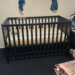 Baby Crib With The Bed 
