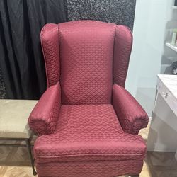 Queen Anne-style upholstered Chair