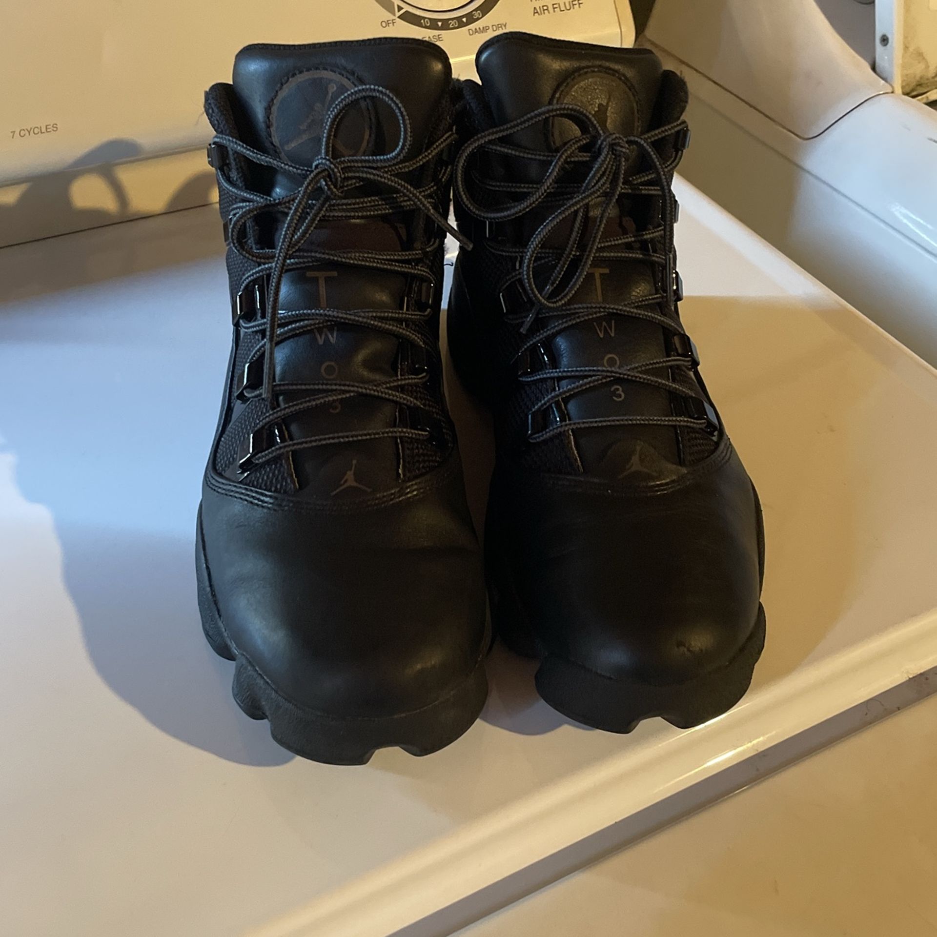 MENS 9.5 Jordan Winterized 6 Rings