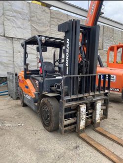 2019 Doosan D35S-7, 8K Diesel Warehouse Forklift