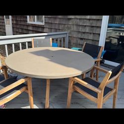 Outdoor Table And Chairs Wood / Concrete 
