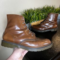 Dr. Martens Brown Leather AW004