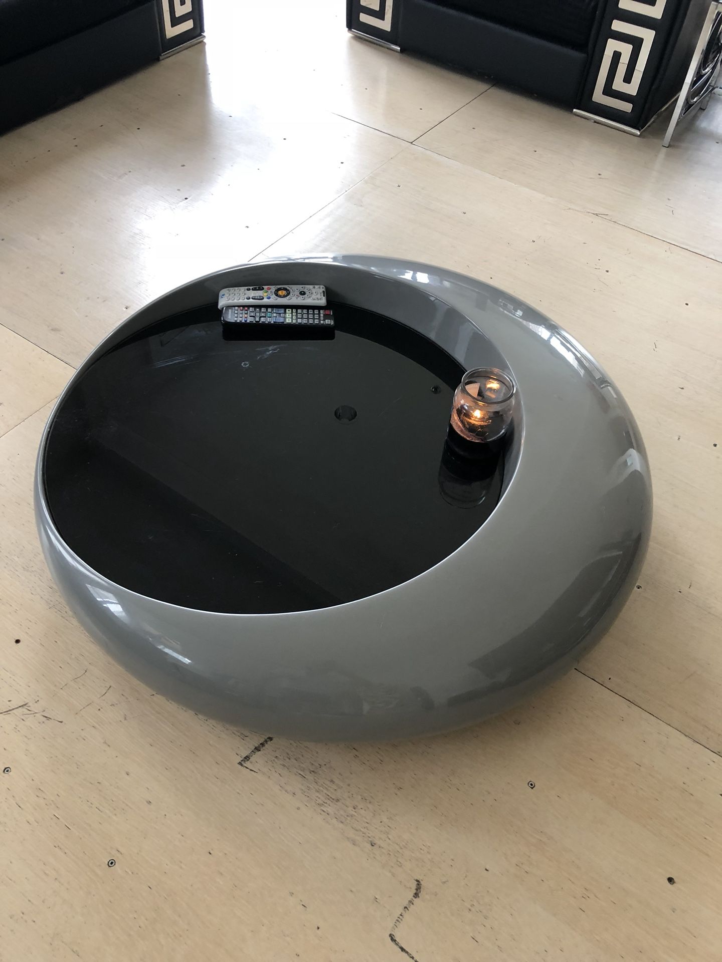 Modern low coffee table (space grey/ black). Excellent condition