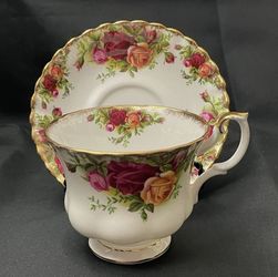 Royal Albert Old Country Roses Tea Cup and Saucer Set Bone China England