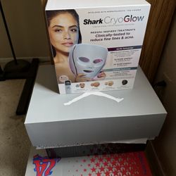 Shark CryoGlow LED Face Mask (NEVER USED)